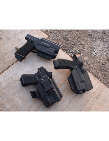 Glock 17 + Olight BALDR S | Kane LVL3 Holster | BGS Battle Gnome Solutions - 2